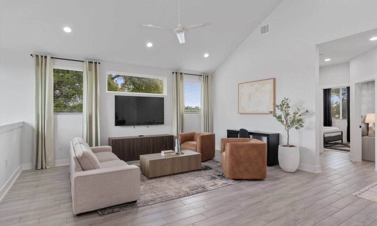University Hills and Windsor Park Villa | Modern Austin Townhouse with Balcony, Comfy Beds & Reserved Parking