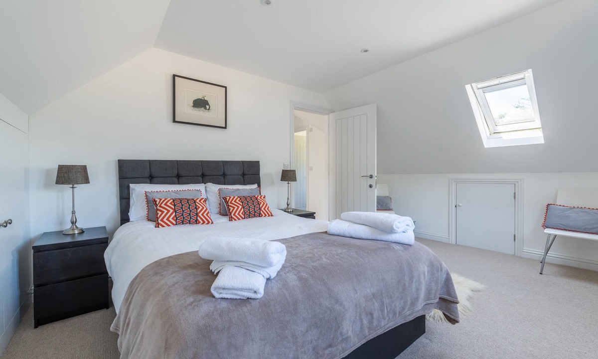 Crookham Village Cottage | Modern Barn Conversion, Rural Views, near Odiham