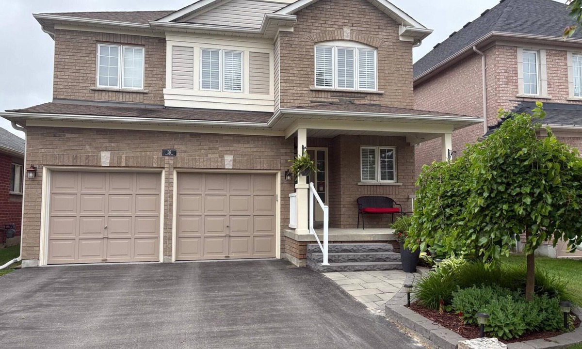 Uxbridge House | Modern Basement Apartment