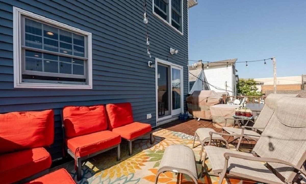 Long Beach House | Modern Beach house w/a Hot tub!