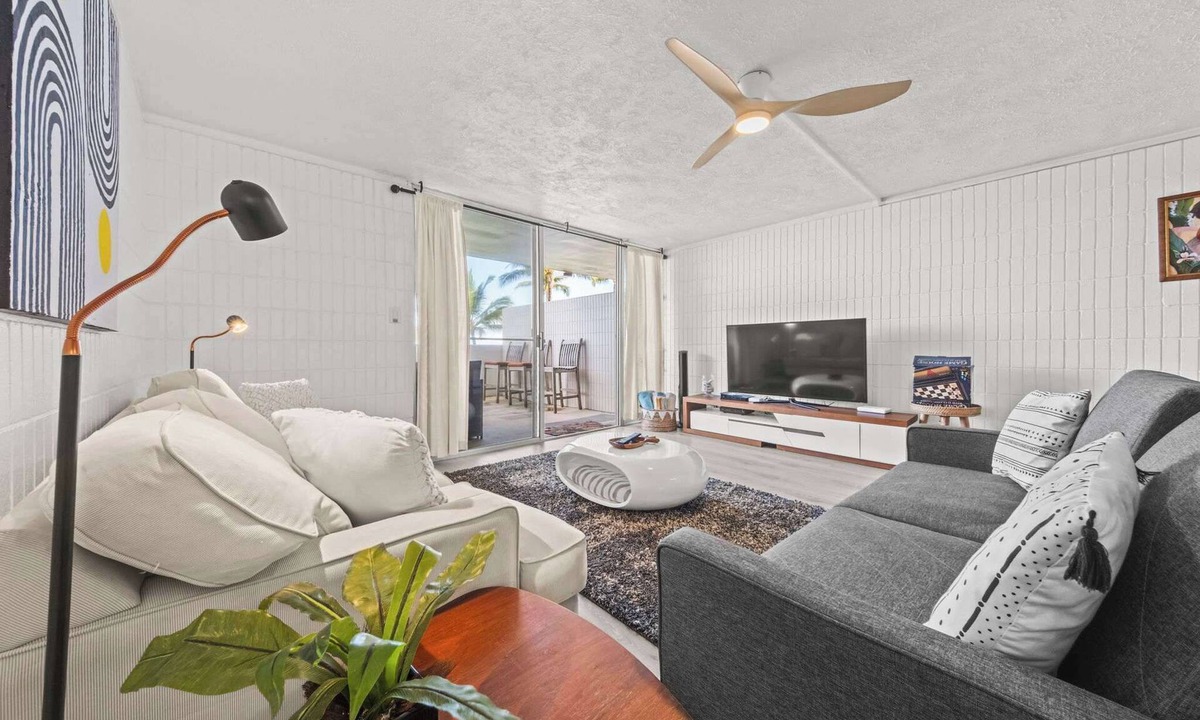 Punaluu Condo | Modern Beachfront Condo