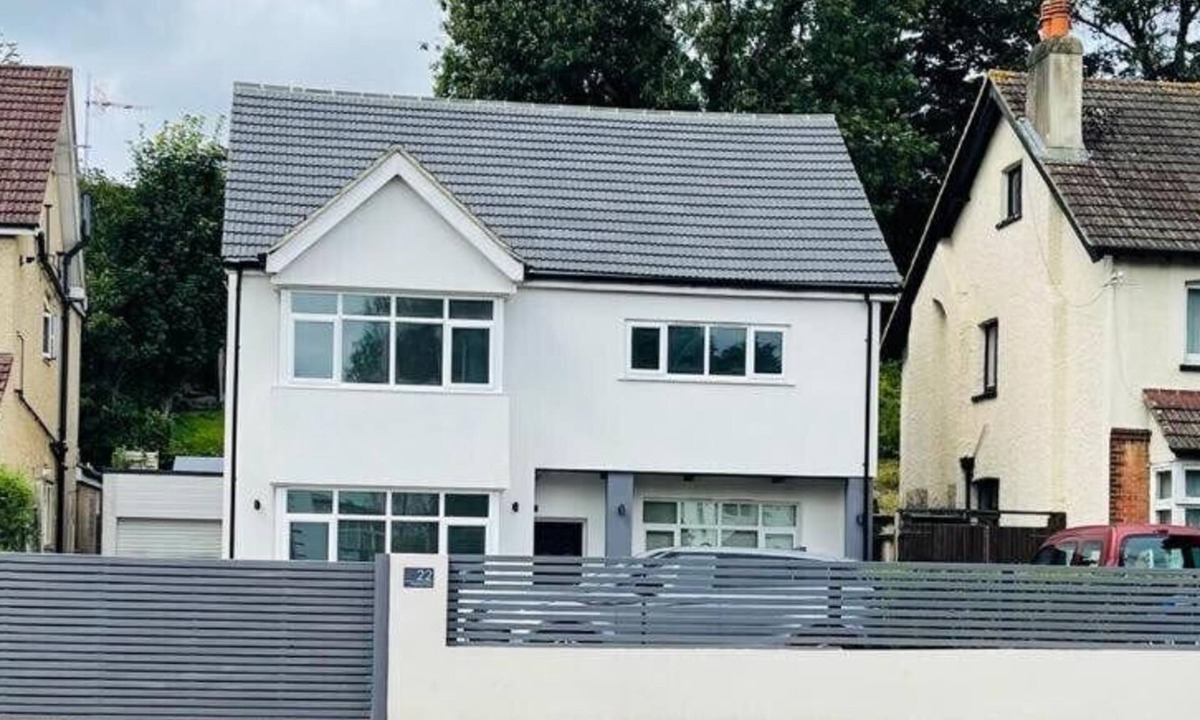 Coulsdon West House | Modern Beautiful 5bed -Sleeps 11