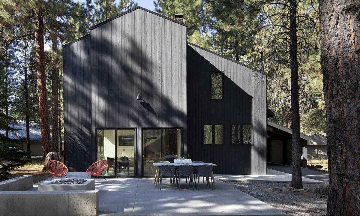 Black Butte Ranch House | Modern Black Butte Abode