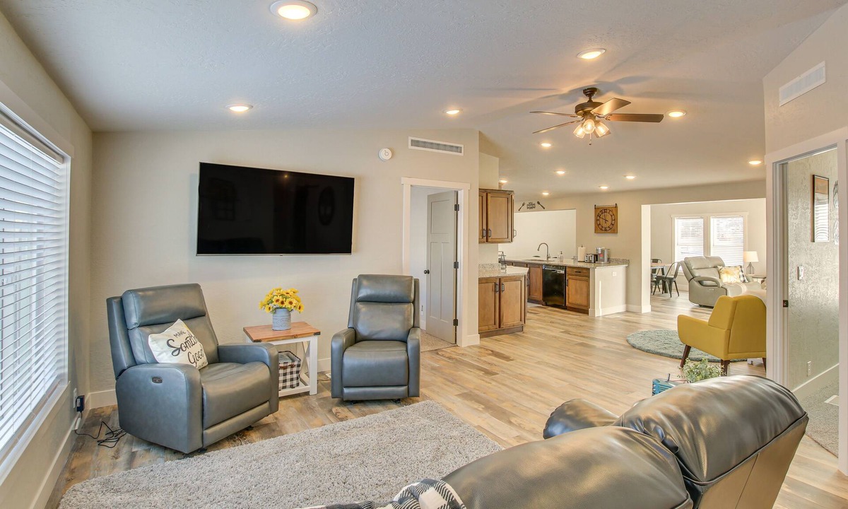 Bloomington House | Modern Bloomington Home ~ 10 Mi to Bear Lake!