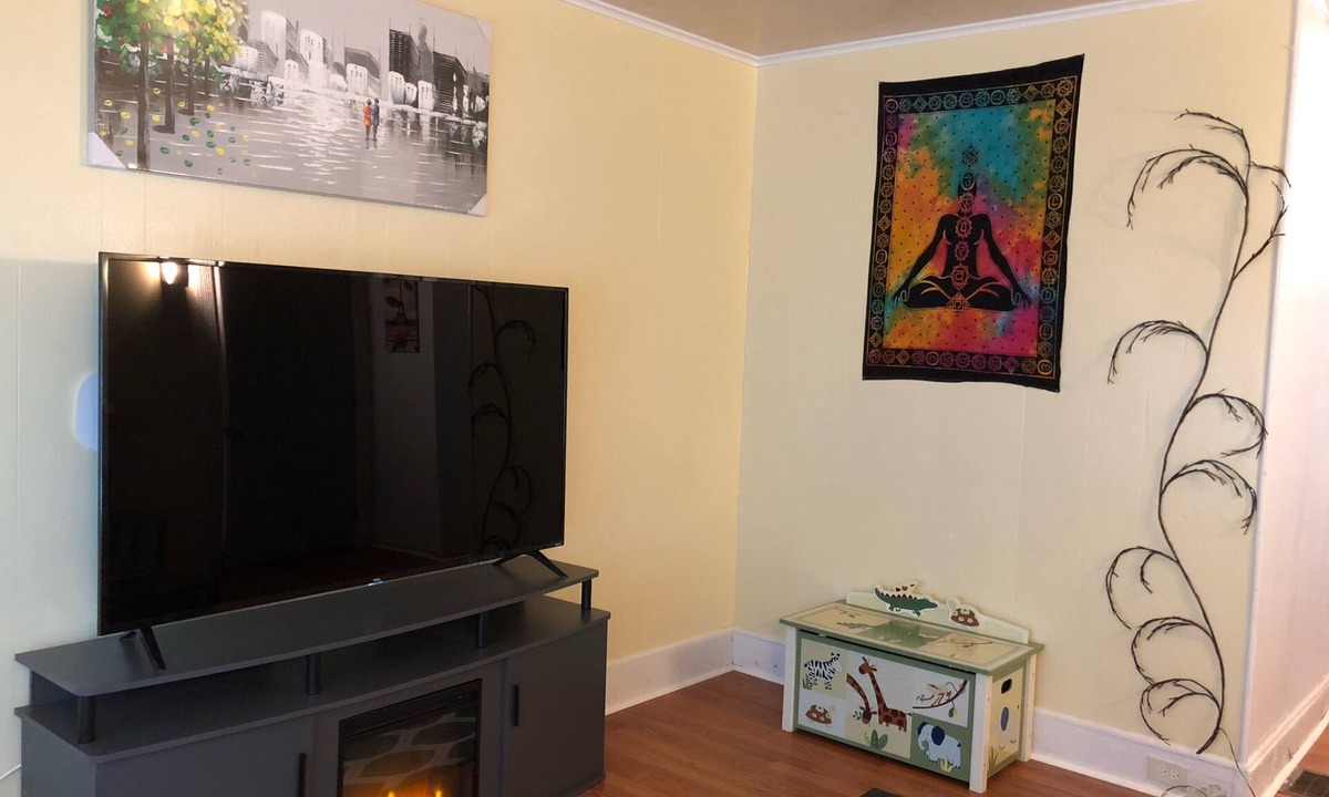 Seward Place Apartment | Modern-Bohemian quarters - King Bed-Washer/Dryer
