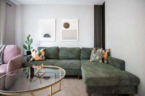 Highland House | Modern Boho Bungalow - Near MOA