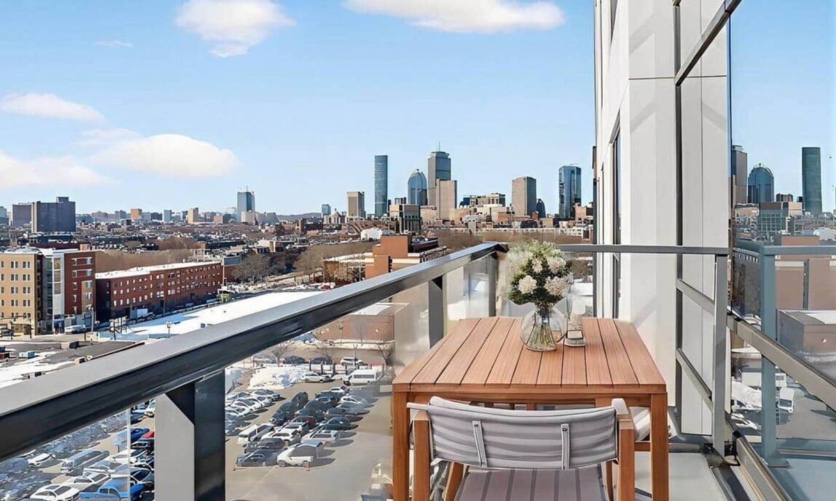 Shawmut Apartment | Modern Boston 2BR Apt. | Prime Downtown Location