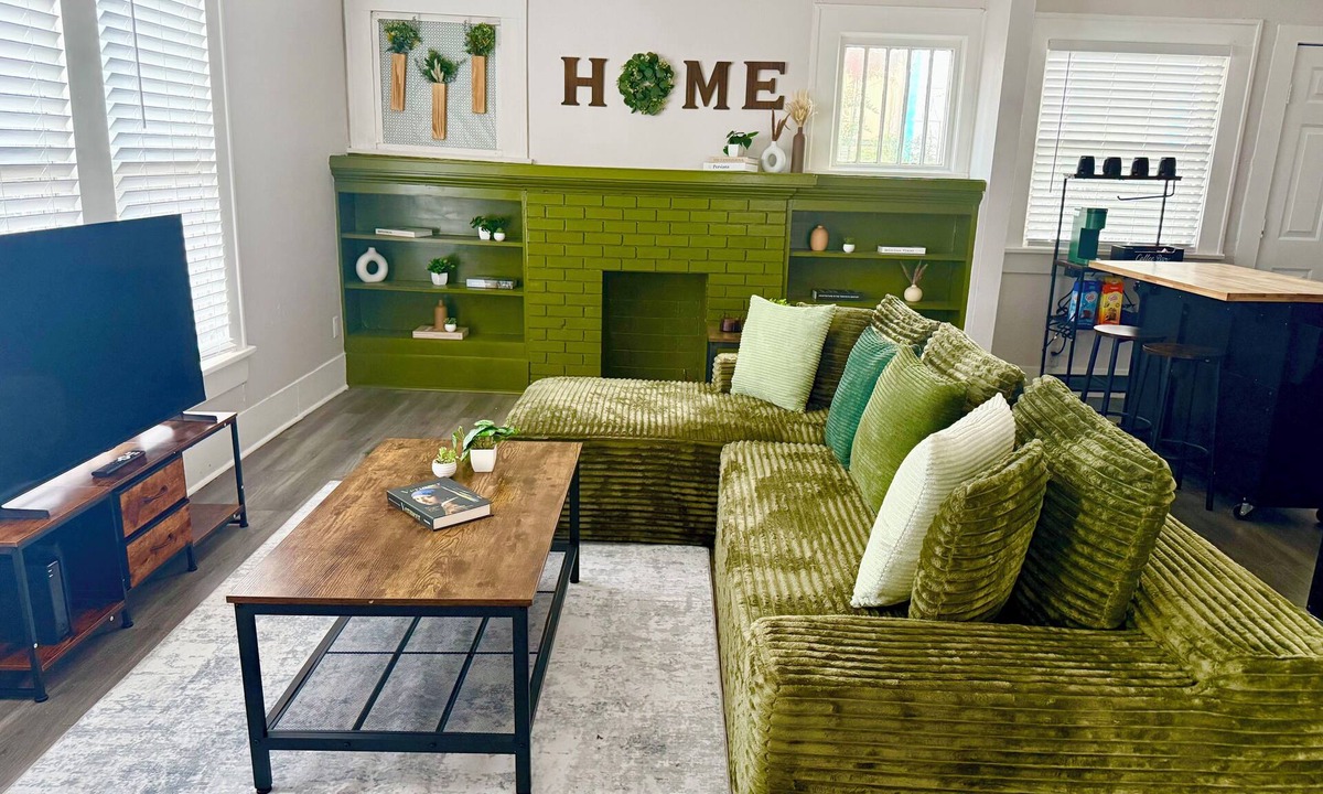 Wichita Falls House | Modern Botanical Escape