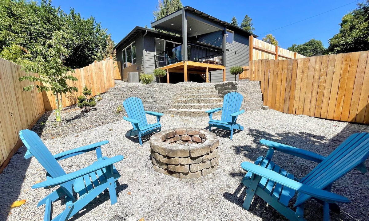 Lincoln House | Modern Brand New Home 3br/3bth