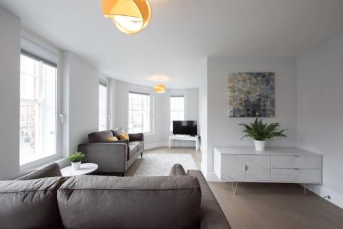 Brentwood Apartment | Modern,Bright and spacious 2 bed