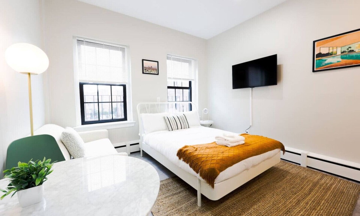 Prudential - St. Botolph Apartment | Modern Bright Back Bay Studio