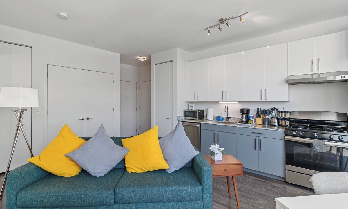 Palmer Square Apartment | Modern & Bright Chicago City Escape