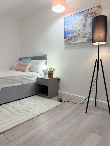 Luton House | Modern & Bright Room Near Town Centre