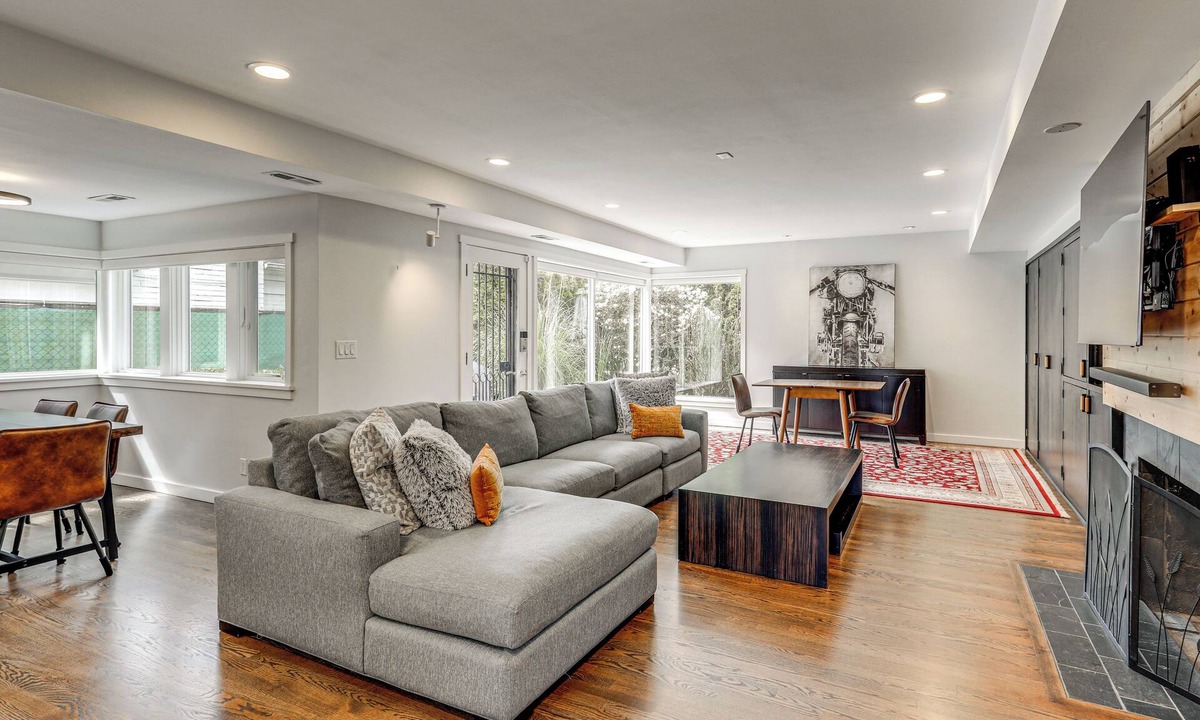 Broadway House | Modern Broadway Luxury: Spacious Seattle Home!