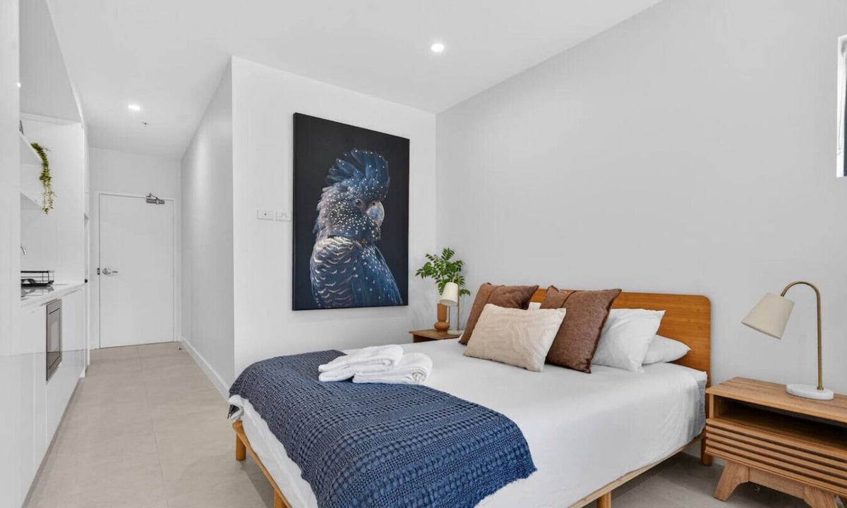 Brookvale Apartment | Modern Brookvale Studio | Free Parking + Balcony