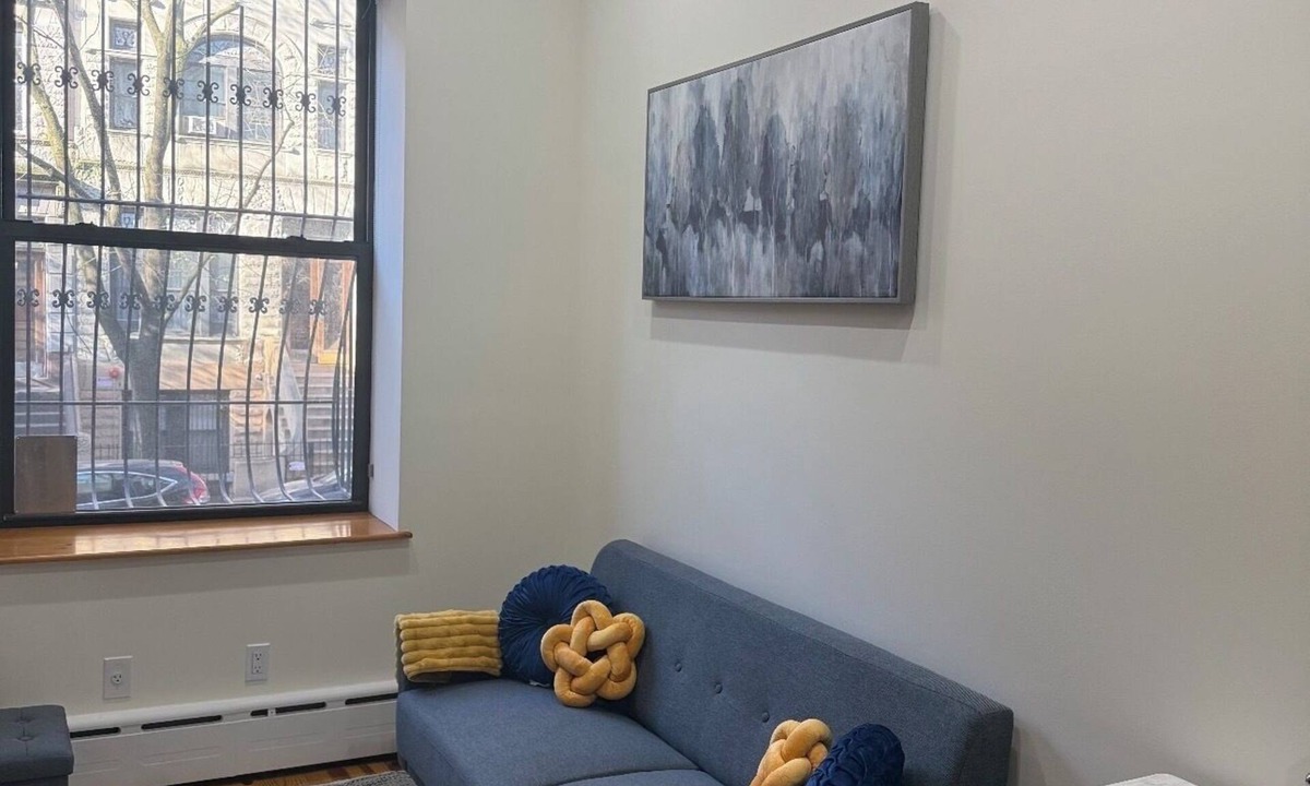 Upper Manhattan Apartment | Modern Brownstone Private 1-Bedroom Apartment Near Times Square – Private, Cozy