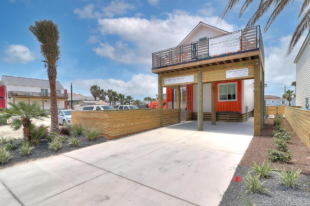 Shibui Sands House | Modern by the Sea Orange ES1430
