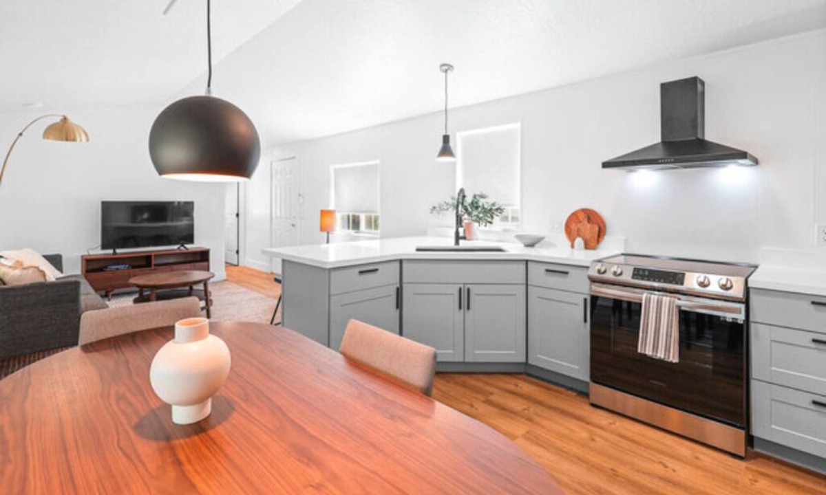 Dunsmuir Cabin | Modern Cabin (Blue Spruce)