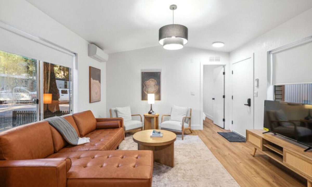 Dunsmuir Cabin | Modern Cabin (Hawthorne)