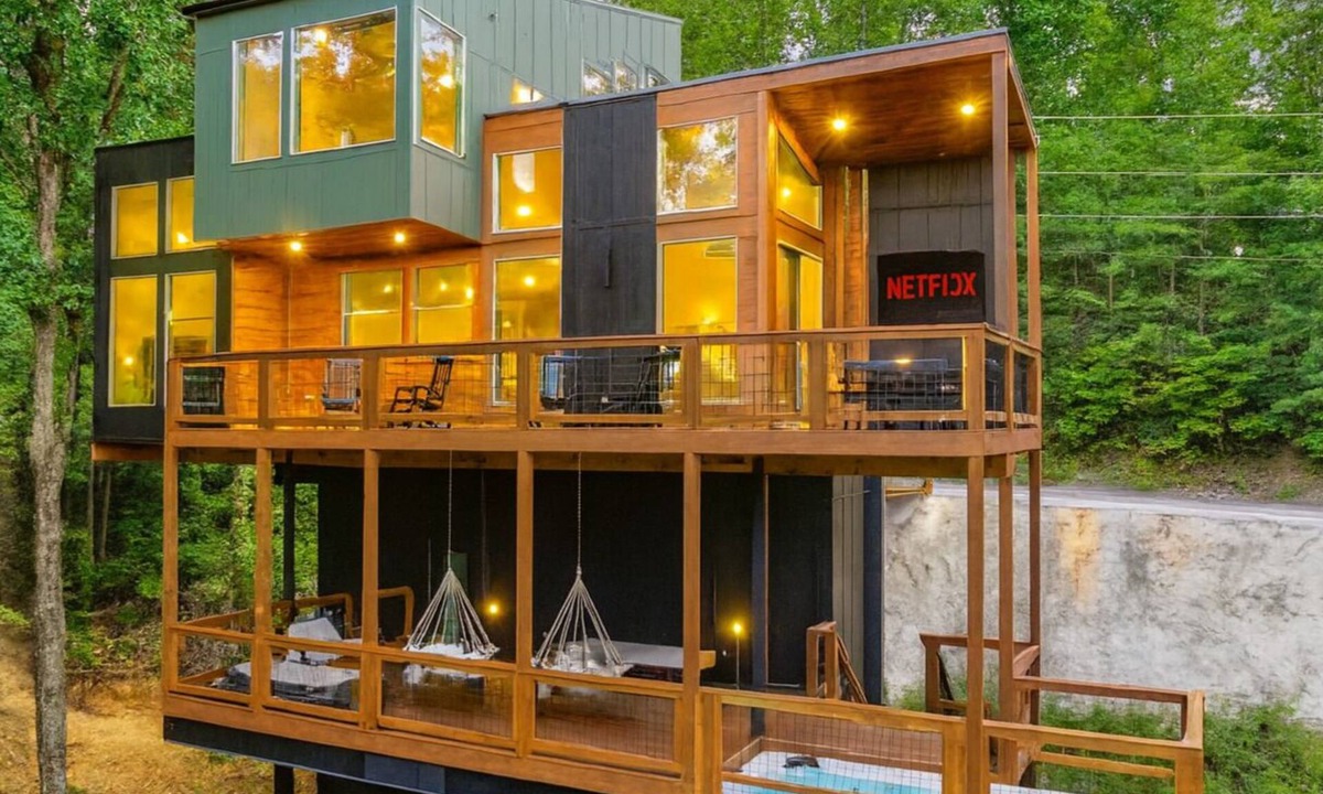 Pittman Center Cabin | Modern Cabin - Heated Swim Spa - Pool Table - Fire Pit