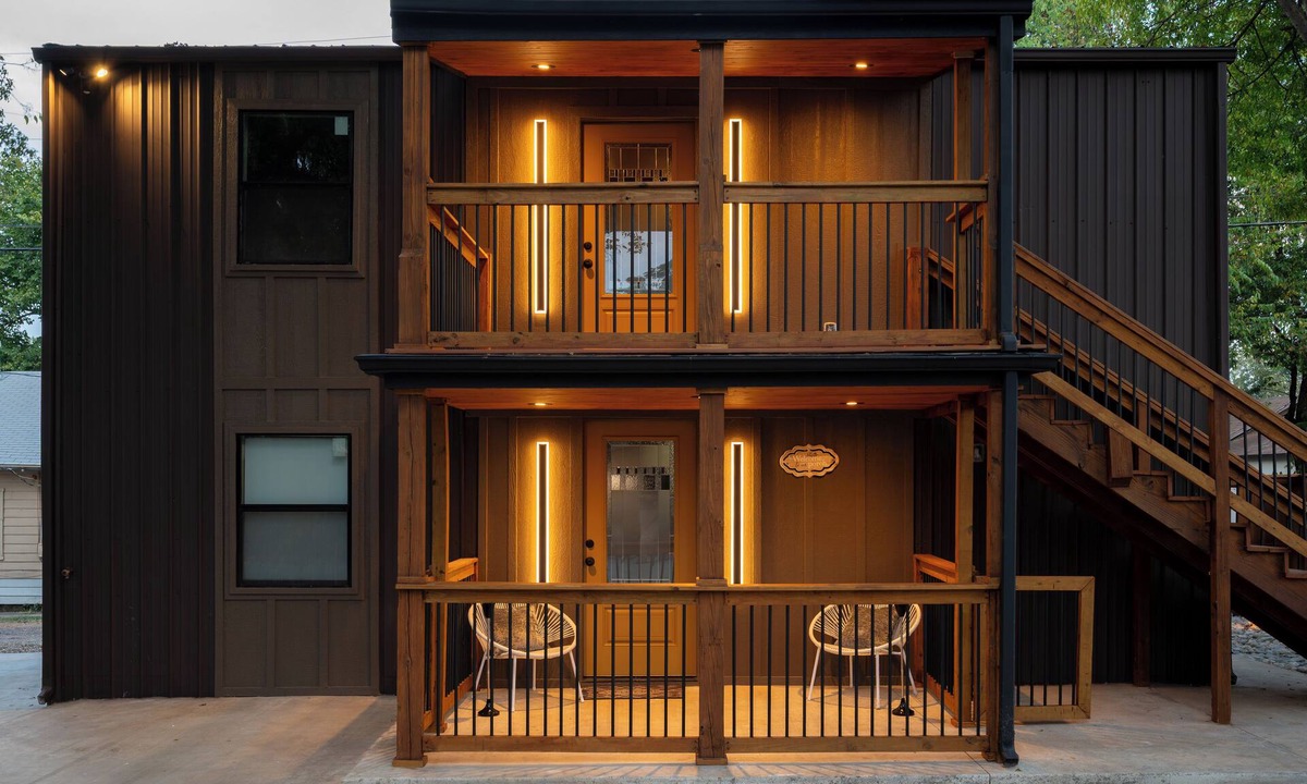 Tulsa Cabin | Modern Cabin Mins from TU, Downtown, Expo, St John and HIlcrest - upstairs
