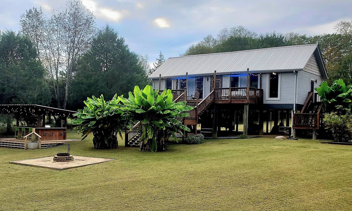 Benton House | Modern Cabin on the Beautiful Ocoee River