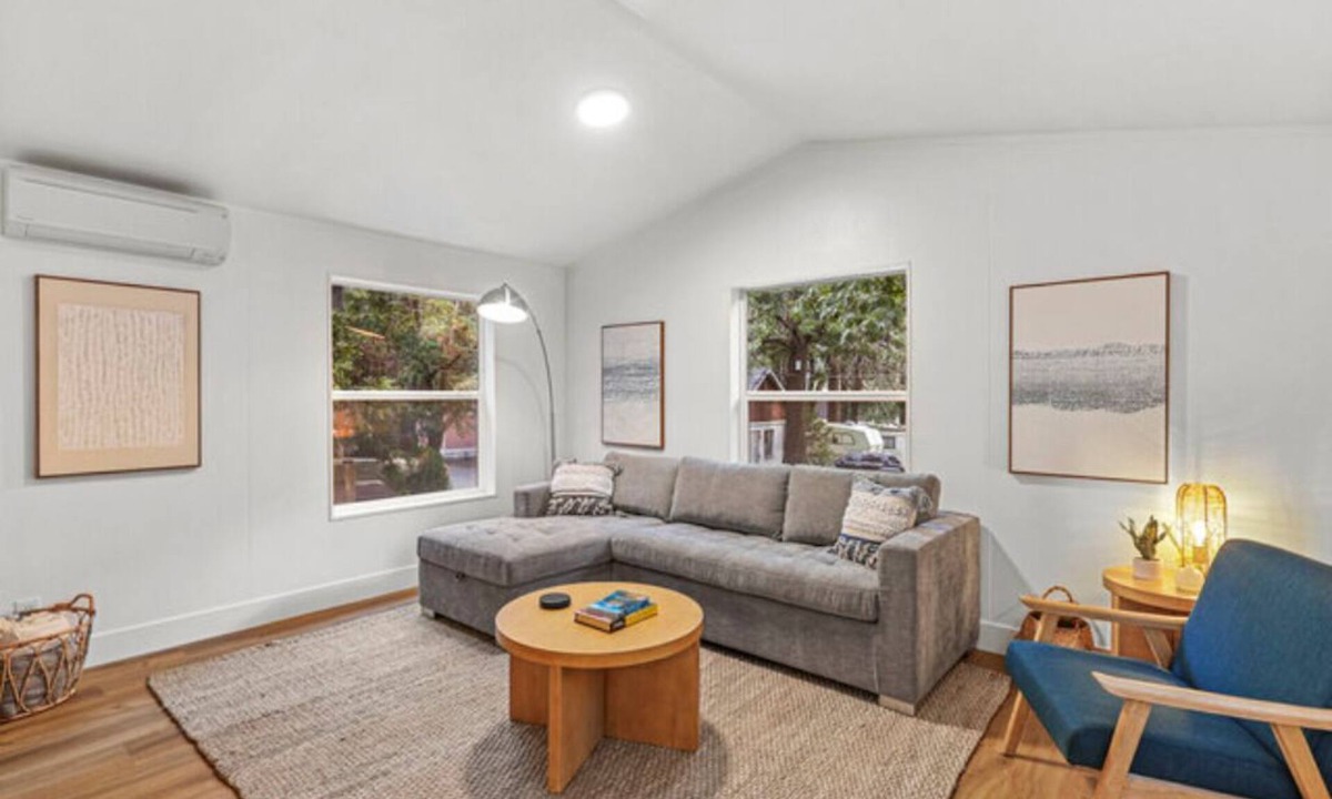 Dunsmuir Cabin | Modern Cabin - (Pine)