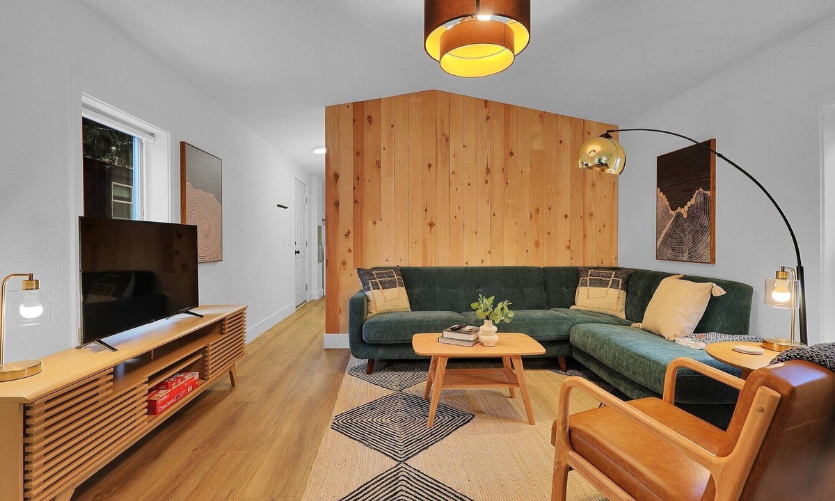 Dunsmuir Cabin | Modern Cabin (Sequoia)