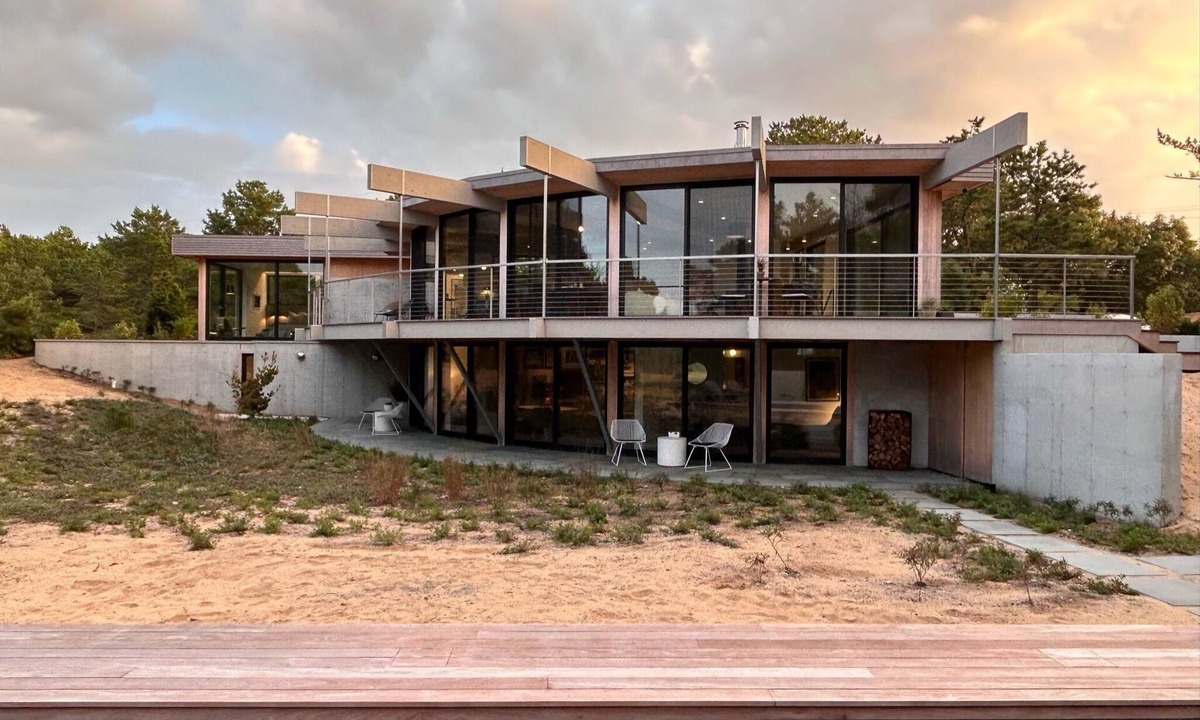 Indian Neck Heights House | Modern Cape Cod Oasis