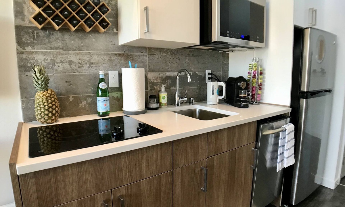 Broadway Apartment | Modern Capitol Hill Studio