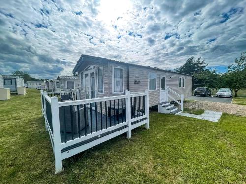 Great Yarmouth Other | Modern Caravan At Caldecott Hall With Decking In Norfolk, Sleeps 8 Ref 91068C