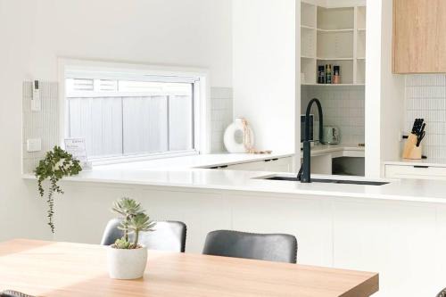 Wagga Wagga Apartment | Modern Central Retreat 2