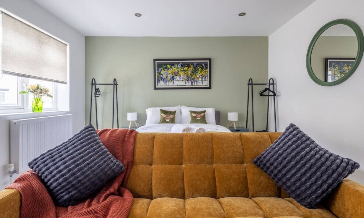 Cambridge Apartment | Modern Central Studio With Parking