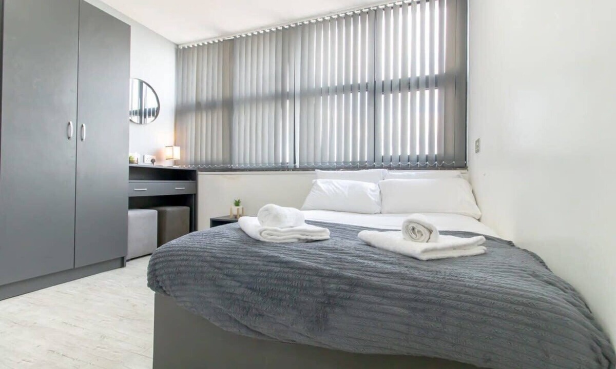 Sunderland City Centre Apartment | Modern Central Sunderland Budget Studio w Views