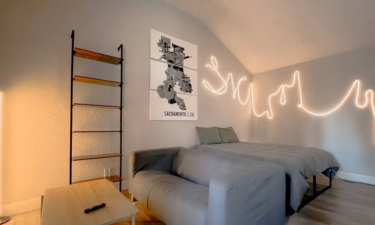Sacramento Apartment | Modern Centralized XL Studio