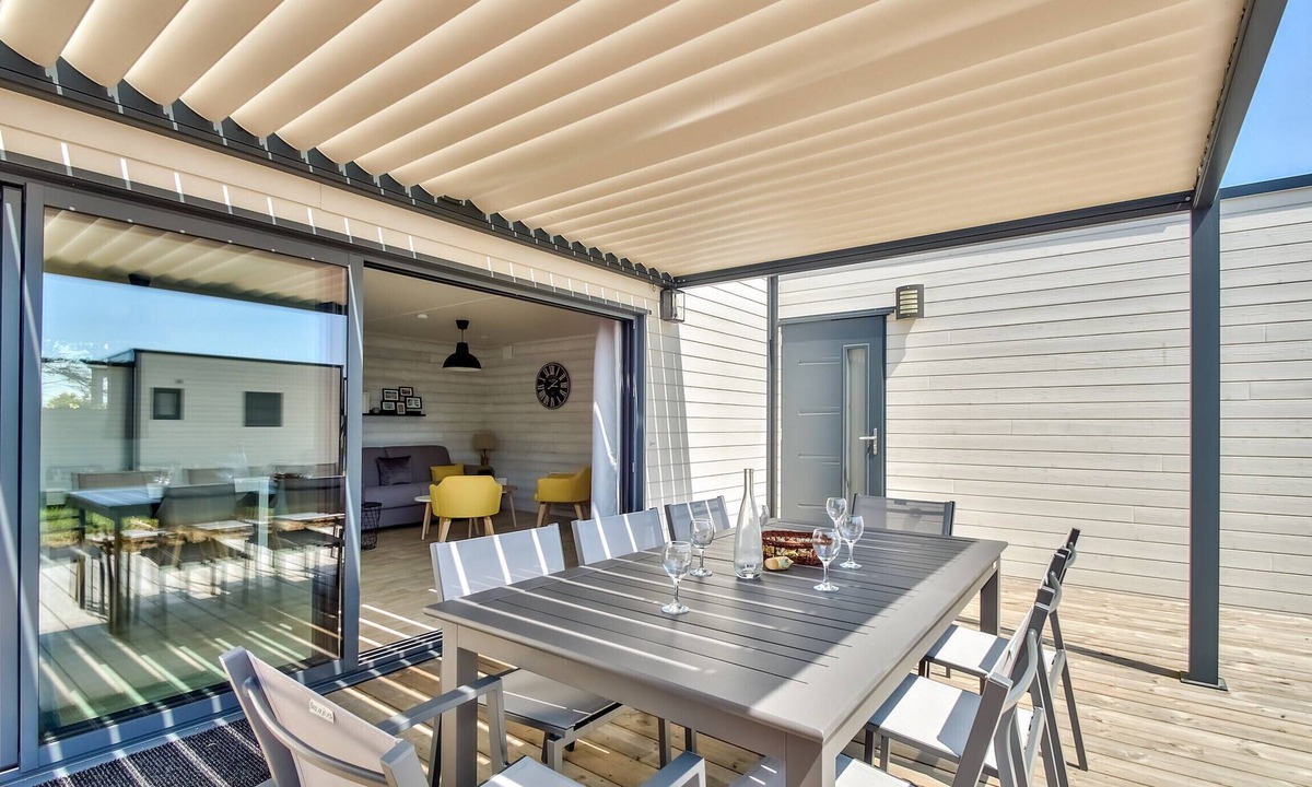 Bretignolles-sur-Mer Ski Chalet | Modern chalet for 8, residence with heated pool