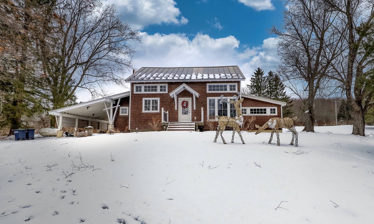 Ellicottville Ski Chalet | Modern Chalet, 2 Acre lot, HOT TUB and NEW OUTDOOR FIREPIT