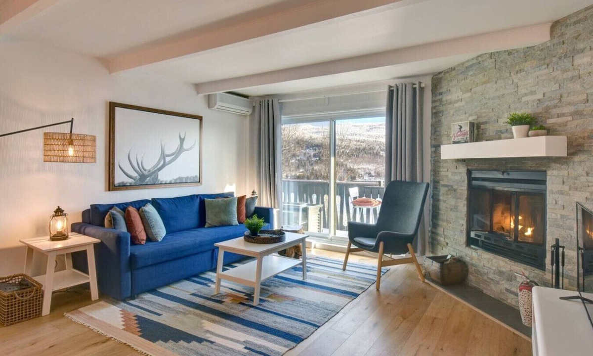 Mont-Tremblant Apartment | Modern Chalet: Beautiful Lake & Mountain View