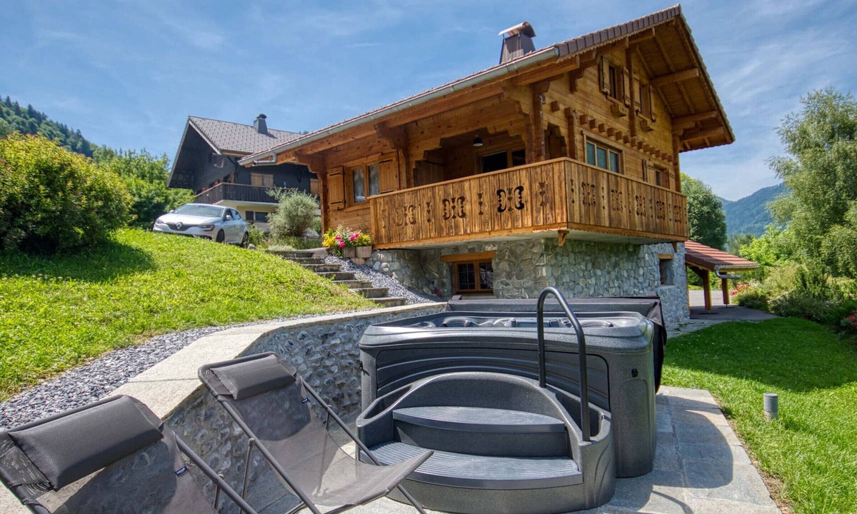 Morillon Ski Chalet | Modern chalet with jacuzzi, pets allowed, Morillon