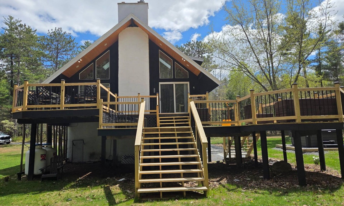 Jay House | Modern Chalet w Hot Tub & Fire Pit Near Whiteface