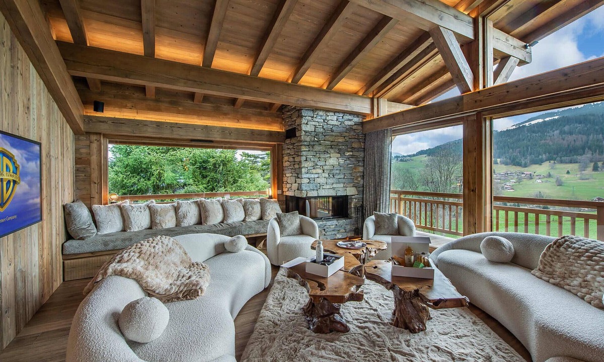 Combloux Ski Chalet | Modern chalet with indoor pool and hammam