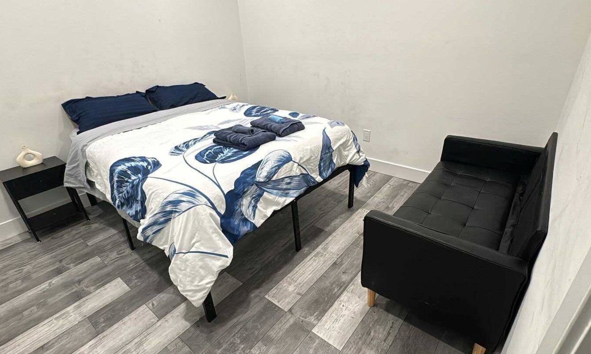 East Parkside Apartment | “Modern Chic 1-Bedroom Apartment – Sleeps 3"