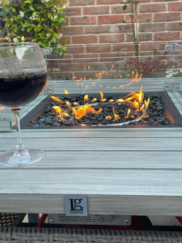 Runcorn House | Modern, chic 3-storey town house