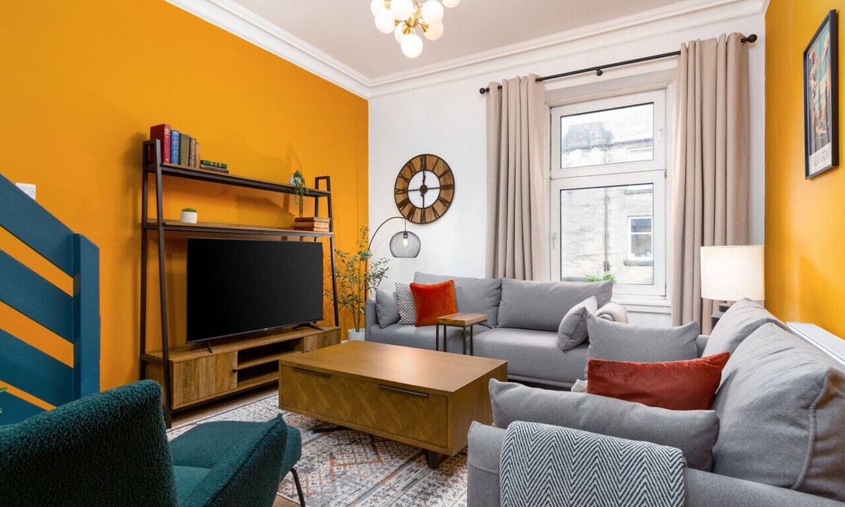 Tillicoultry Apartment | Modern City Centre Penthouse