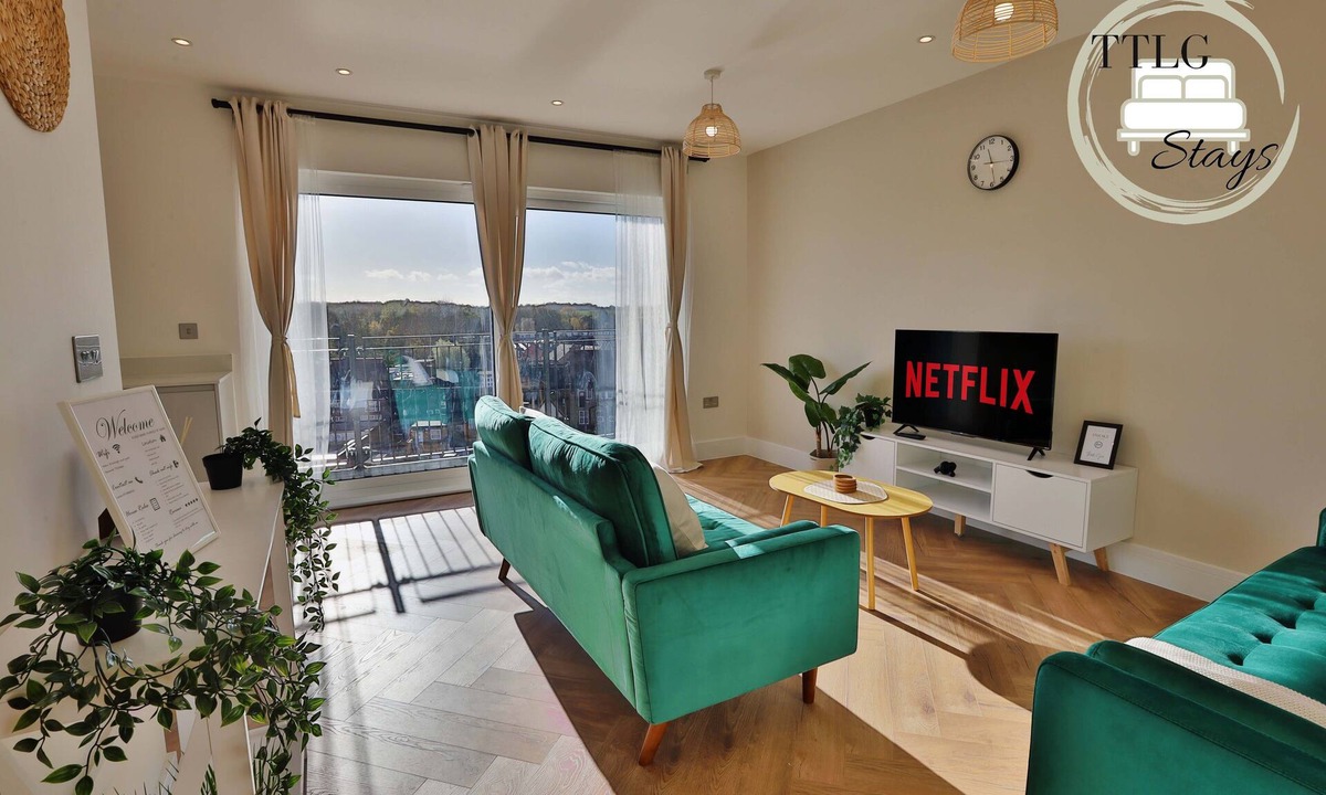 Rickmansworth Apartment | Modern City Escape by TTLG Stays