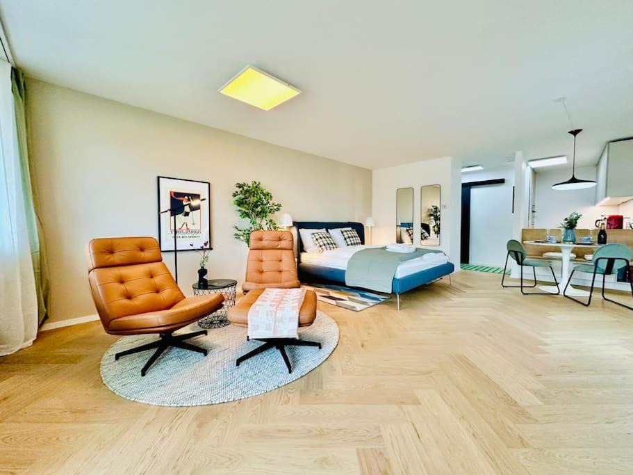 Oerlikon Apartment | Modern City Studio with Air Condition & Balcony