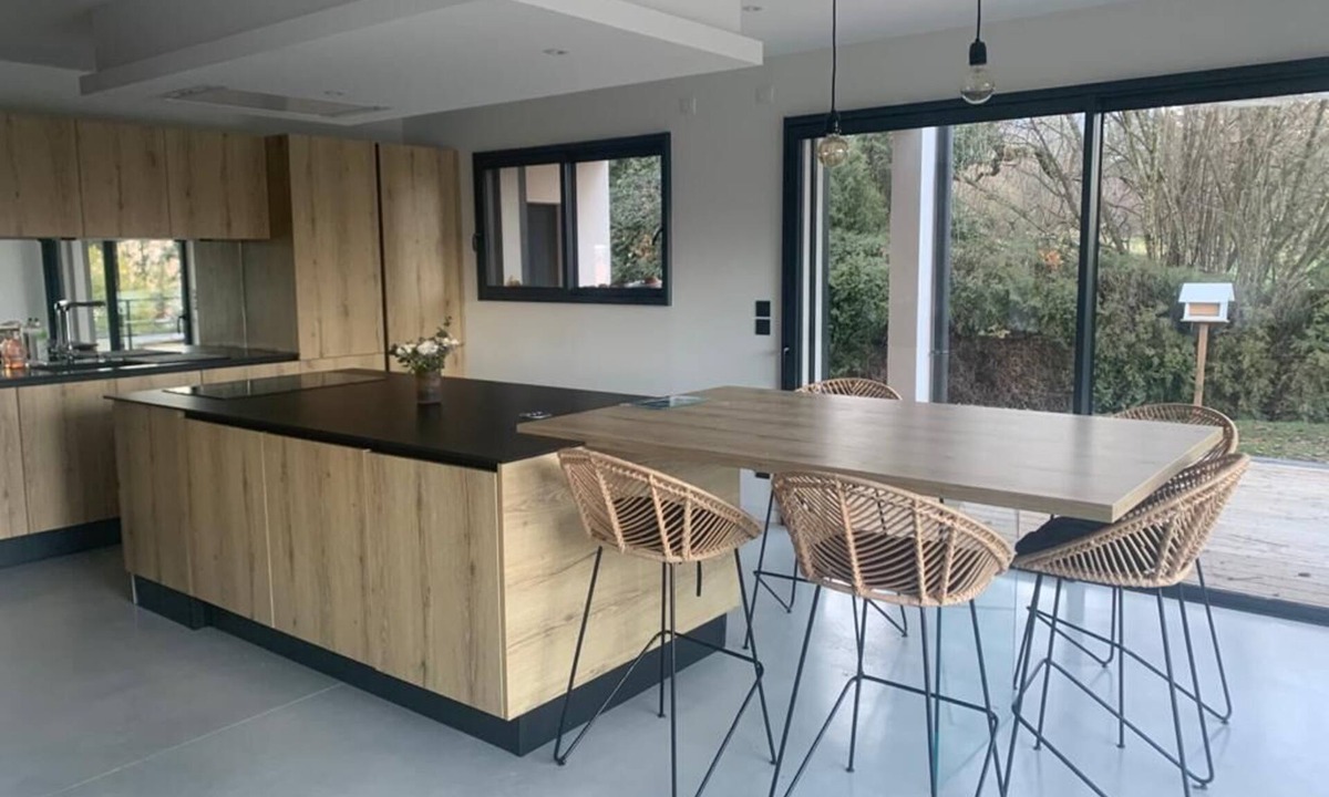 Pugny-Chatenod Villa | Modern city with swimming pool