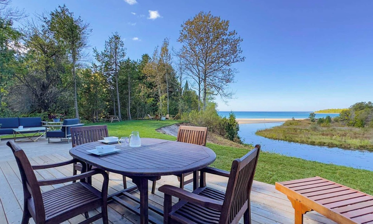 Inverhuron Cottage | Modern Classic, Lake Views