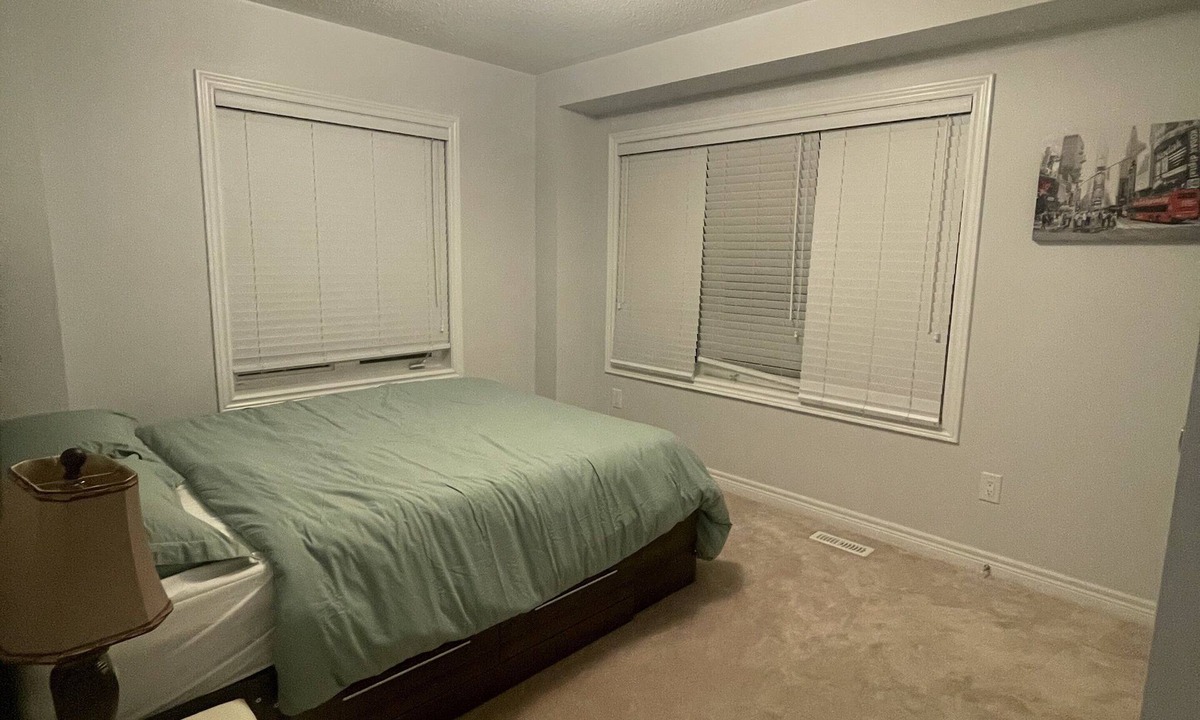 Scarborough Apartment | Modern Clean 1 Bedroom Apartment with Free Parking