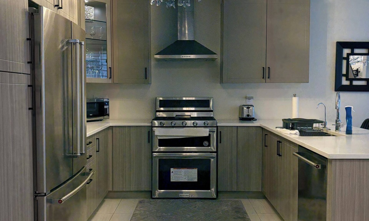 Sharon House | Modern, Clean place, Free Parking, Quiet Area, New! Super Clean Stay, Near Parks